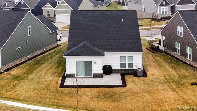 1617 Landings Lane, Milford, MI 48381