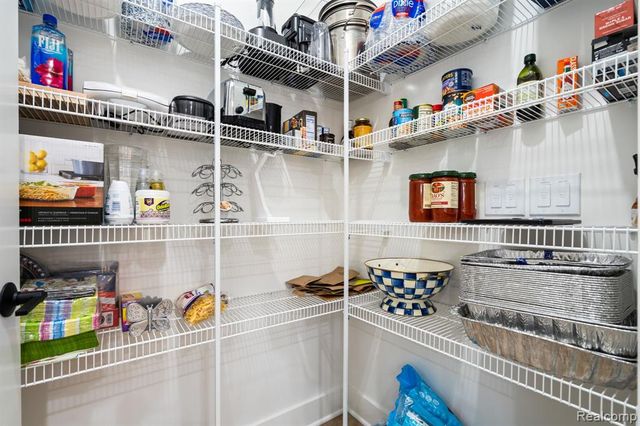 1617 Landings Lane, Milford, MI 48381