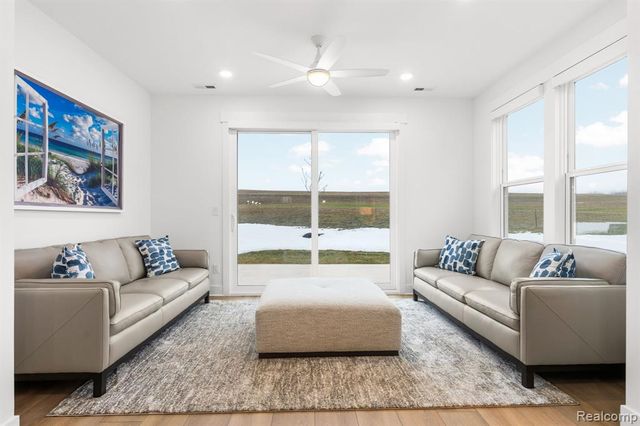 1617 Landings Lane, Milford, MI 48381