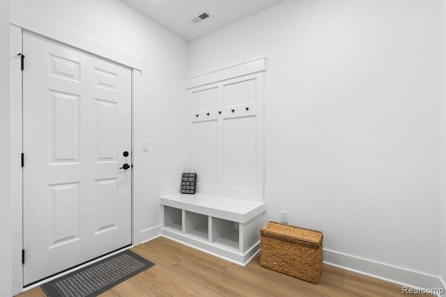 1617 Landings Lane, Milford, MI 48381