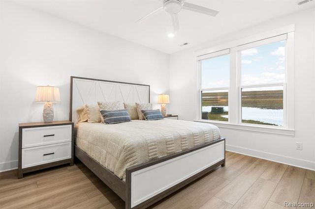 1617 Landings Lane, Milford, MI 48381