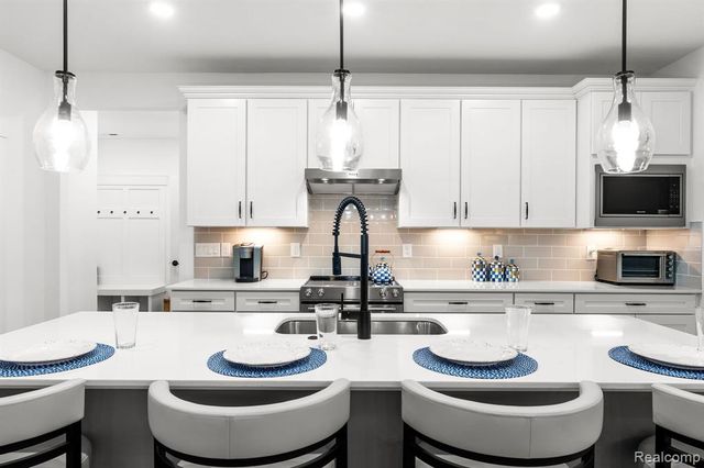 1617 Landings Lane, Milford, MI 48381