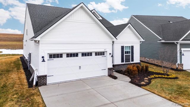 1617 Landings Lane, Milford, MI 48381