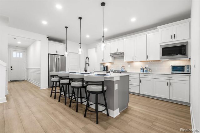 1617 Landings Lane, Milford, MI 48381