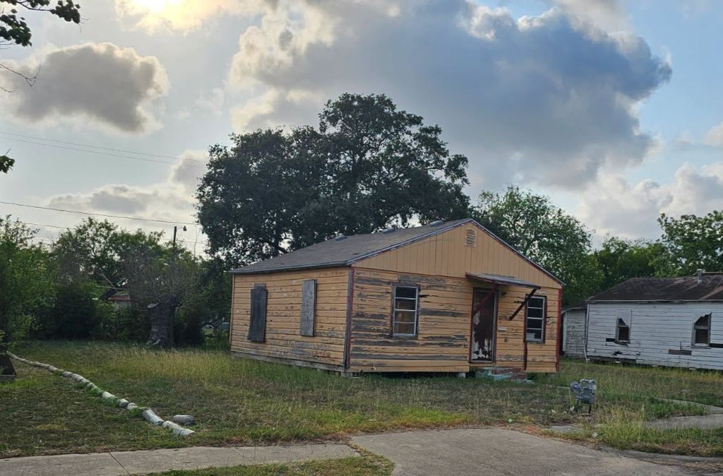 4637 Elvira Dr, Corpus Christi, TX 78416