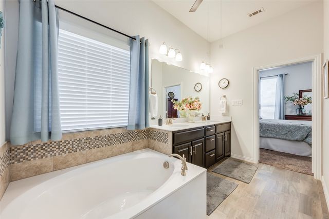 5825 Canyon Oaks Lane, Fort Worth, TX 76137