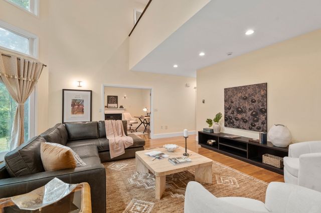 142 Hartman Rd, Newton, MA 02459
