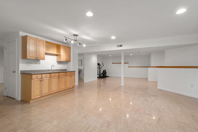 142 Hartman Rd, Newton, MA 02459