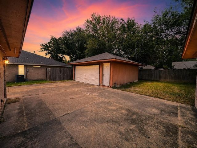 6902 Feather Creek Drive, Houston, TX 77086