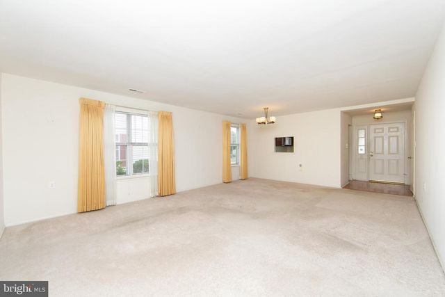 7 FAIRFAX DR, Mount Laurel, NJ 08054