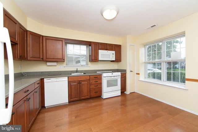 7 FAIRFAX DR, Mount Laurel, NJ 08054