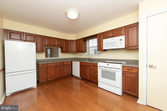 7 FAIRFAX DR, Mount Laurel, NJ 08054
