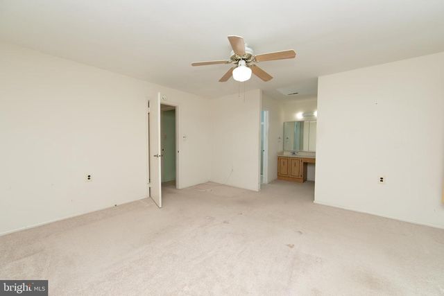 7 FAIRFAX DR, Mount Laurel, NJ 08054