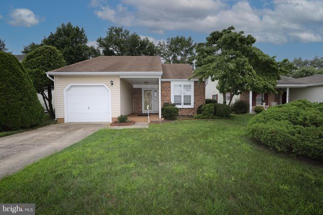 7 FAIRFAX DR, Mount Laurel, NJ 08054