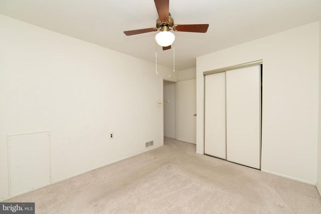 7 FAIRFAX DR, Mount Laurel, NJ 08054