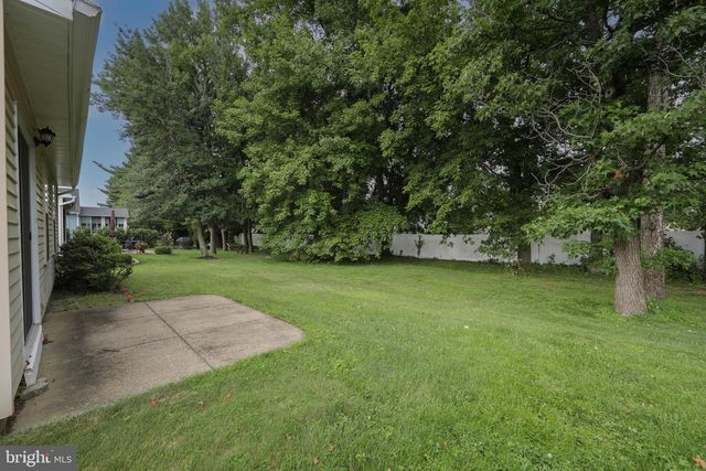 7 FAIRFAX DR, Mount Laurel, NJ 08054