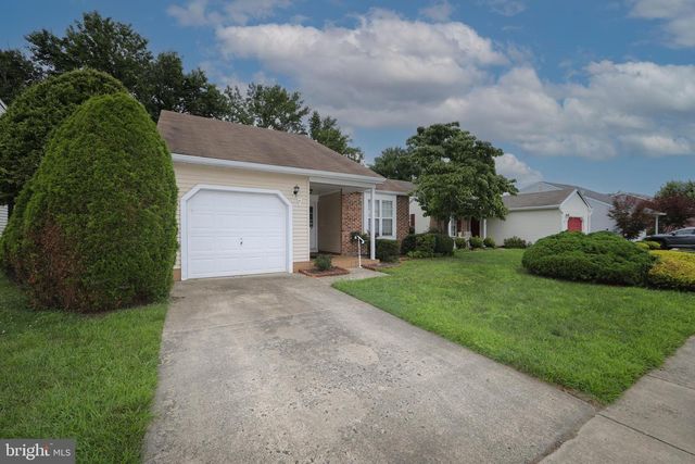 7 FAIRFAX DR, Mount Laurel, NJ 08054