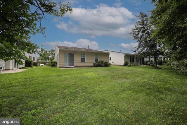 7 FAIRFAX DR, Mount Laurel, NJ 08054