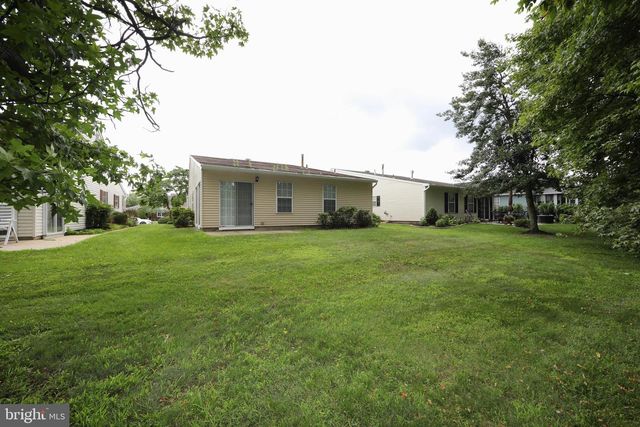 7 FAIRFAX DR, Mount Laurel, NJ 08054