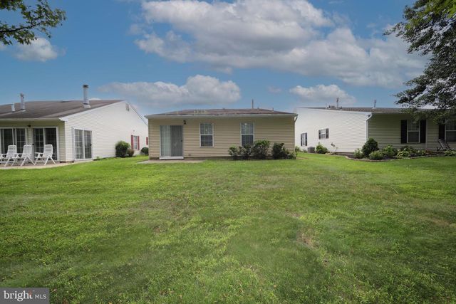 7 FAIRFAX DR, Mount Laurel, NJ 08054