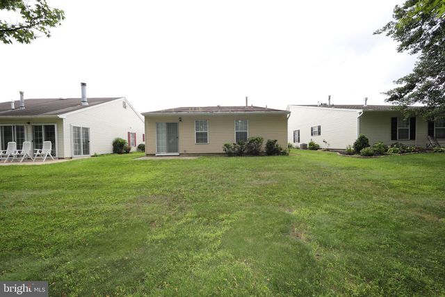 7 FAIRFAX DR, Mount Laurel, NJ 08054