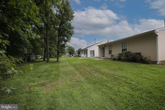 7 FAIRFAX DR, Mount Laurel, NJ 08054