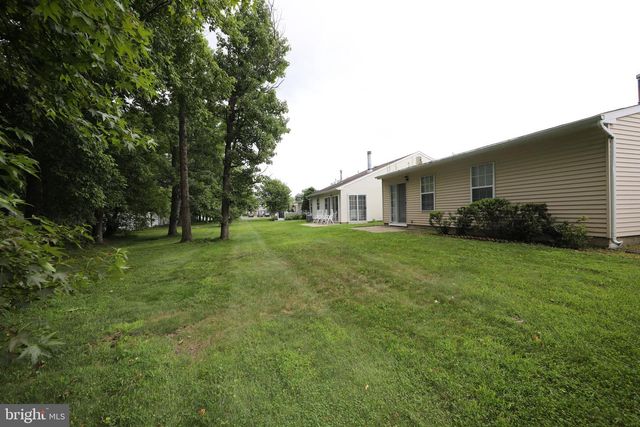 7 FAIRFAX DR, Mount Laurel, NJ 08054