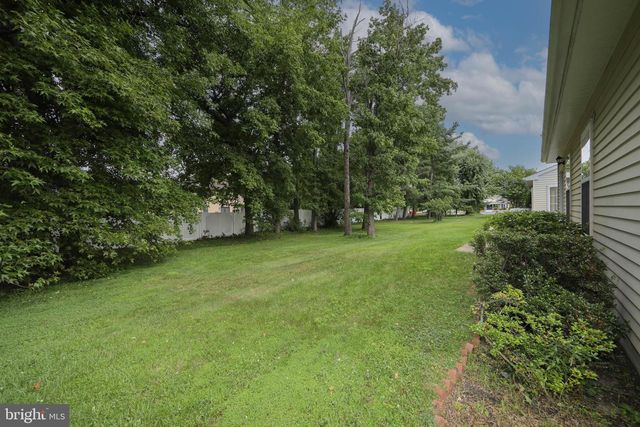 7 FAIRFAX DR, Mount Laurel, NJ 08054