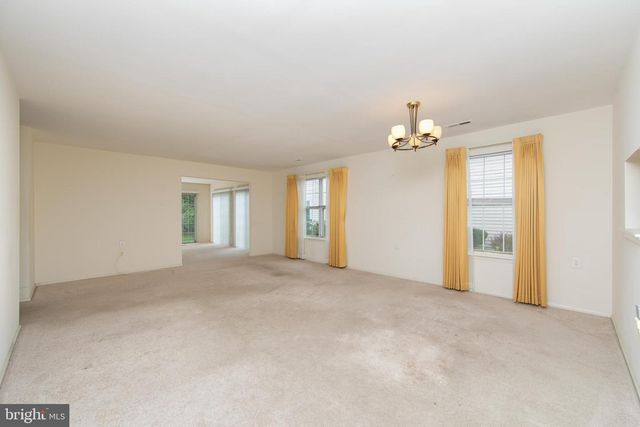 7 FAIRFAX DR, Mount Laurel, NJ 08054
