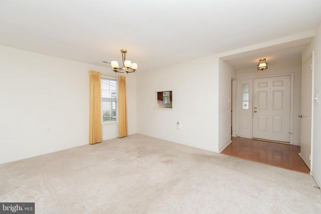 7 FAIRFAX DR, Mount Laurel, NJ 08054