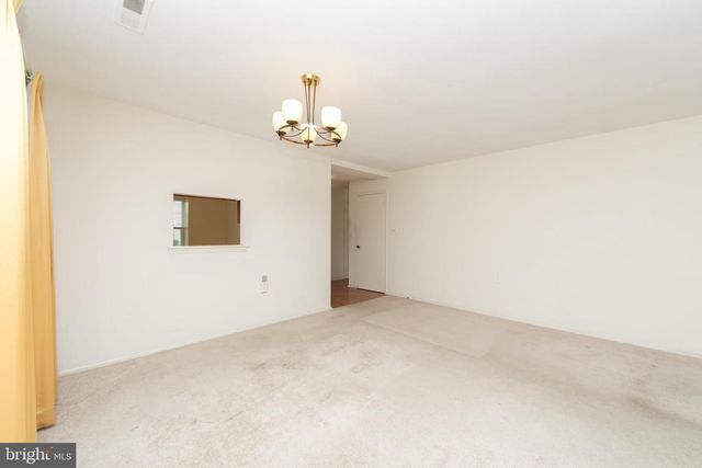 7 FAIRFAX DR, Mount Laurel, NJ 08054