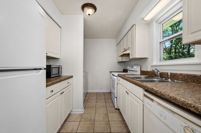 121 Sunnymeade Dr, Mount Juliet, TN 37122