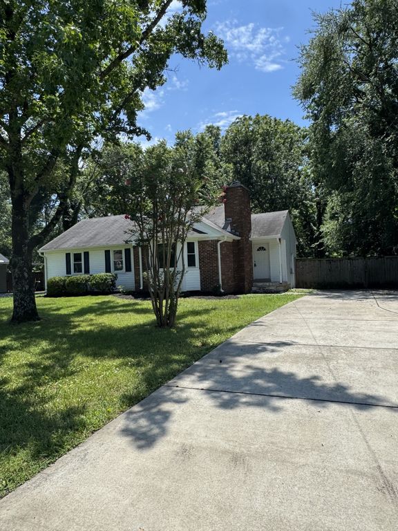 121 Sunnymeade Dr, Mount Juliet, TN 37122