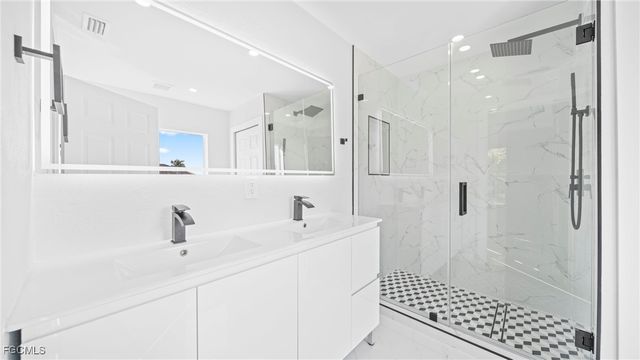 343 NE 25th TER, Cape Coral, FL 33909