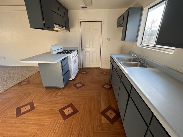 220 & 222 E Mountain View Avenue, Porterville, CA 93257