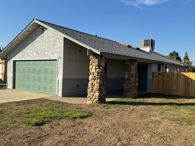 220 & 222 E Mountain View Avenue, Porterville, CA 93257