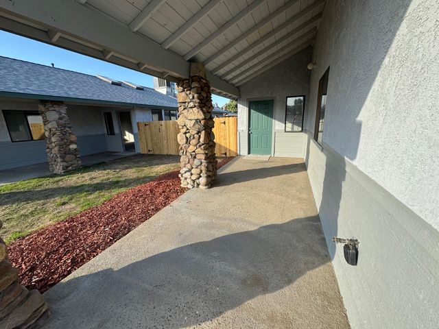 220 & 222 E Mountain View Avenue, Porterville, CA 93257