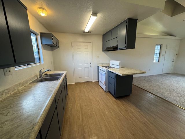 220 & 222 E Mountain View Avenue, Porterville, CA 93257