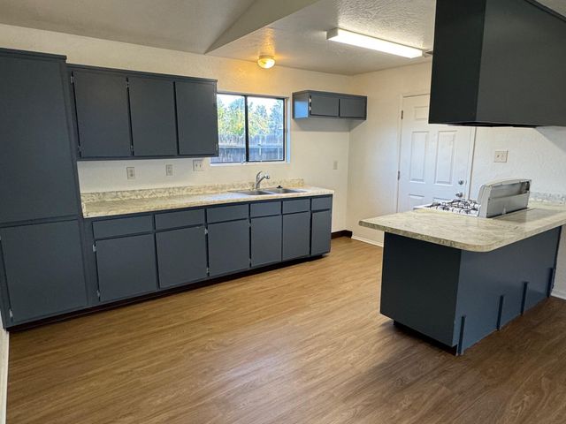 220 & 222 E Mountain View Avenue, Porterville, CA 93257