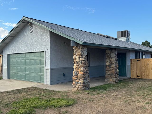220 & 222 E Mountain View Avenue, Porterville, CA 93257