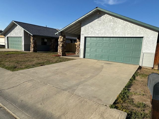 220 & 222 E Mountain View Avenue, Porterville, CA 93257