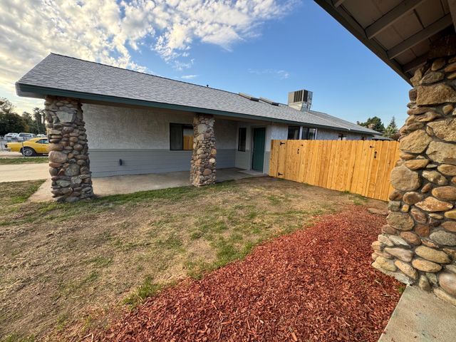 220 & 222 E Mountain View Avenue, Porterville, CA 93257