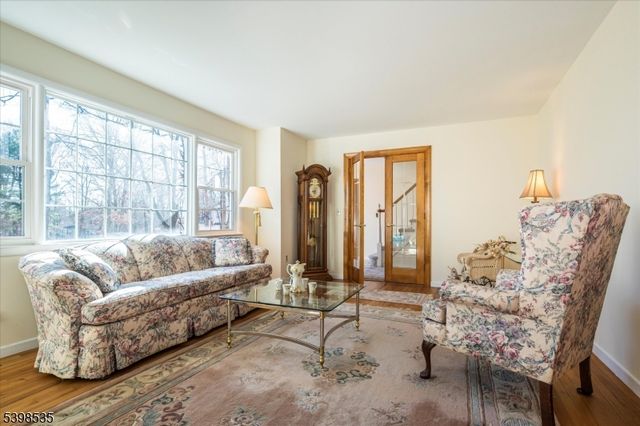 9 Shadetree Pl, Washington Twp., NJ 07853