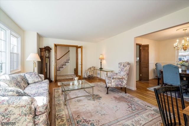 9 Shadetree Pl, Washington Twp., NJ 07853