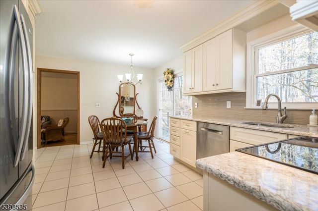 9 Shadetree Pl, Washington Twp., NJ 07853