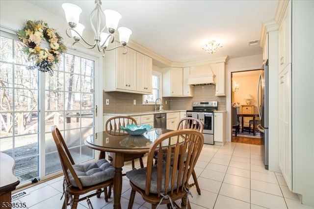 9 Shadetree Pl, Washington Twp., NJ 07853