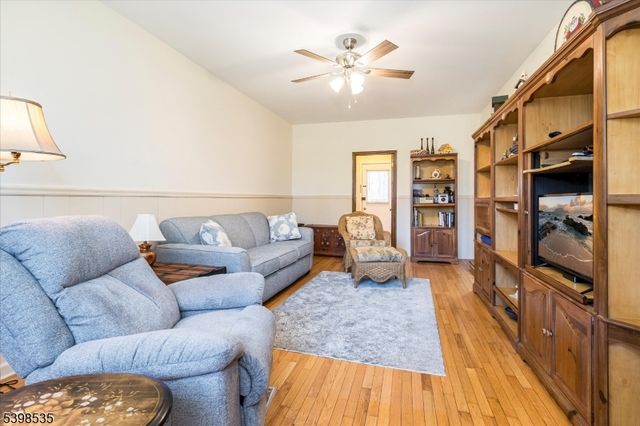 9 Shadetree Pl, Washington Twp., NJ 07853