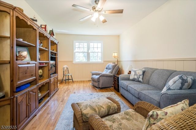 9 Shadetree Pl, Washington Twp., NJ 07853