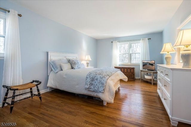 9 Shadetree Pl, Washington Twp., NJ 07853