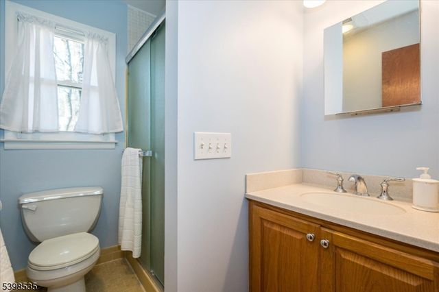 9 Shadetree Pl, Washington Twp., NJ 07853